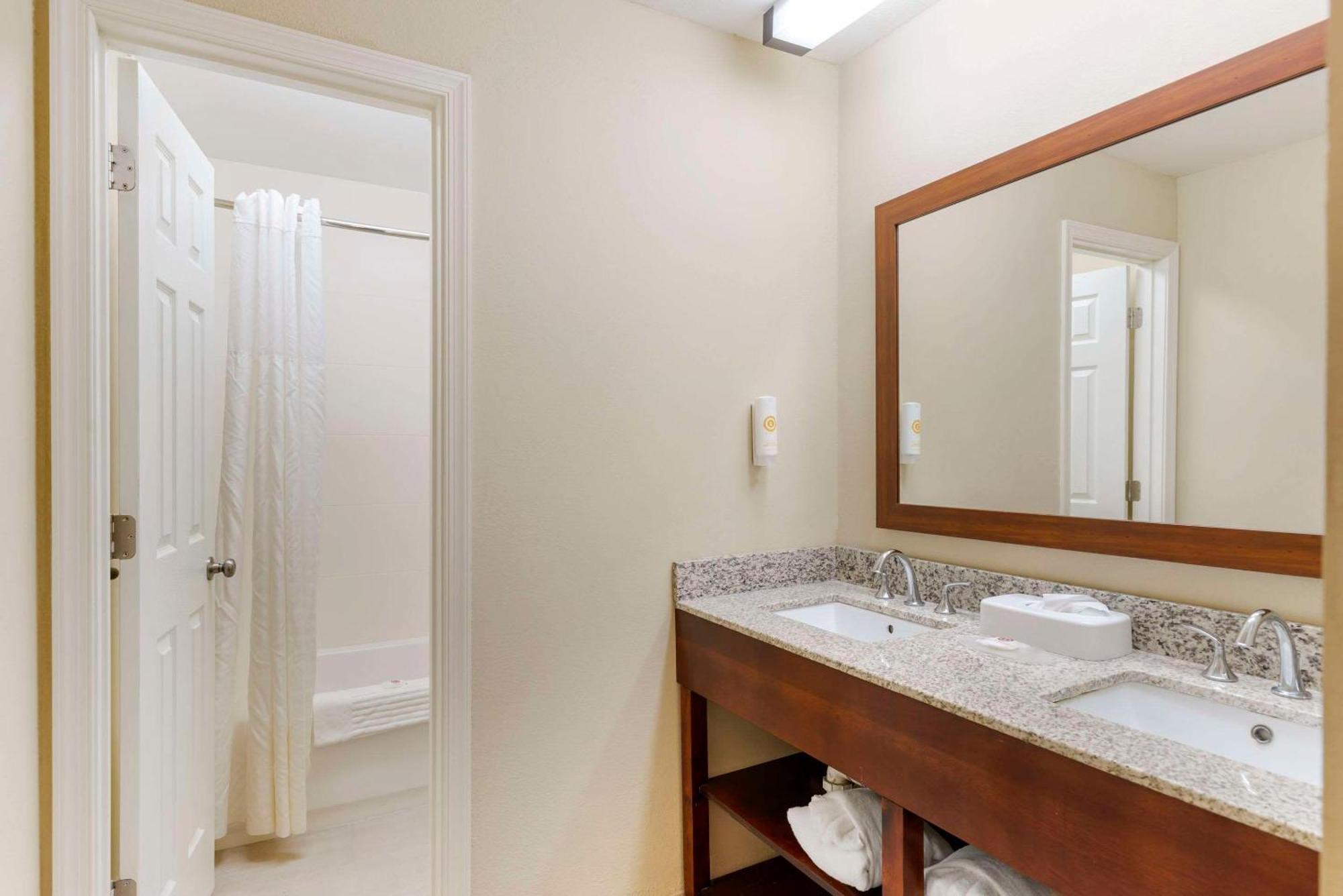 Comfort Inn Petersburg Near Fort Gregg-Adams Εξωτερικό φωτογραφία