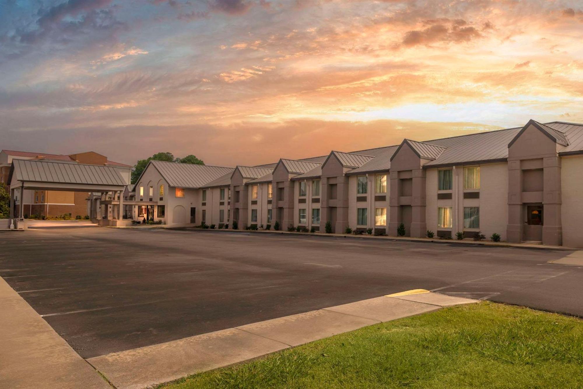 Comfort Inn Petersburg Near Fort Gregg-Adams Εξωτερικό φωτογραφία